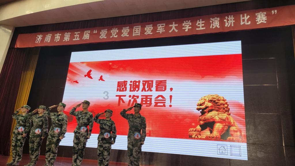 迷路的可爱女宝宝